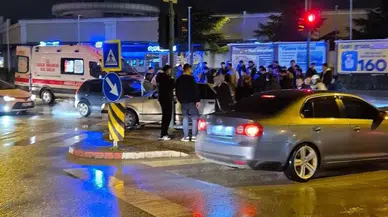 Bursa'da kontrolden çıkan otomobil yayalara çarptı