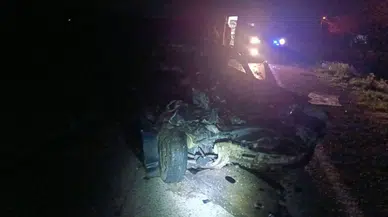 Manisa'da otomobil ve kamyon çarpıştı : 1 kişi öldü, 1 kişi yaralandı