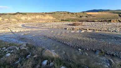 Manisa'da dere taştı, tarım arazilerinde hasar oluştu