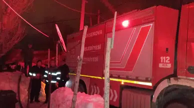Hakkari'de feci ev yangını : Aile evsiz kaldı!