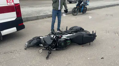 Samsun'da motosikletle otomobil çarpıştı: 2 yaralı