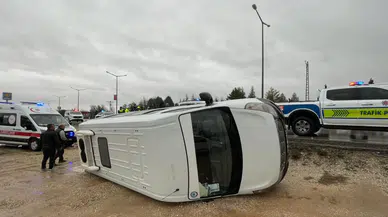 Karaman'da kontrolden çıkan okul servisi şarampole devrildi