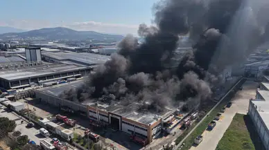 Akhisar’da şekerleme fabrikasında yangın!