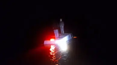 Adıyaman'da minibüs sele kapıldı : 3 kişi mahsur kaldı