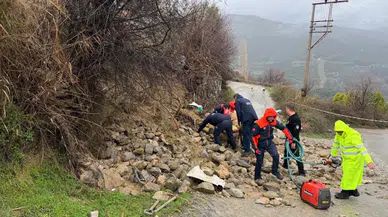 Manisa'da bahçe duvarı çöktü : Sürücü hayatını kaybetti