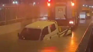 İzmir'de suyla dolu alt geçitte mahsur kalan sürücü öldü