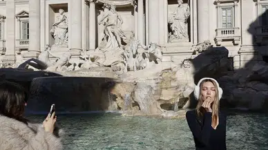 Tarihi Trevi Çeşmesi turistler için artık ücretli