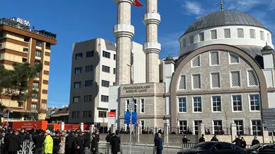 Cumhurbaşkanı Erdoğan cuma namazını Ataşehir'de kıldı