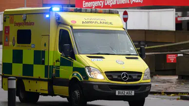 Yemen'de minibüs ile tır çarpıştı : 16 kişi öldü