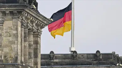 Almanya, İran'daki vatandaşlarını uyardı : Ülkeyi acil terk edin!