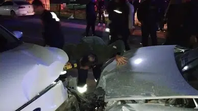 Mardin Kızıltepe'de otomobiller çarpıştı : 3'ü çocuk 6 yaralı