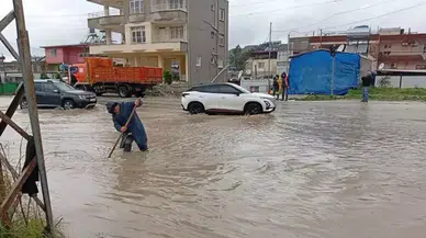 Hatay'da etkili olan sağanak yağış sele neden oldu