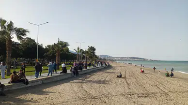 Samsun'da bahar havasını gören vatandaşlar sahile akın etti