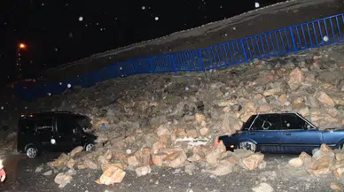 Hatay'da istinat duvarı, 7 aracın üzerine çöktü