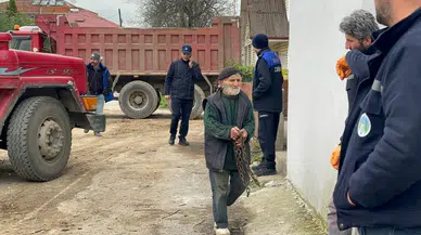Evinden 20 kamyon çöp çıkmıştı : 76 yaşındaki adam çatıdan düşerek hayatını kaybetti