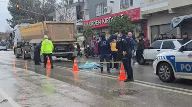 Adana'da karşıya geçerken tırın çarptığı yaya öldü