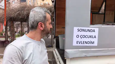 Bursa'da sevdiğine kavuştu : 'Sonunda oldu o çocukla evlendim' yazısıyla lokma dağıttı