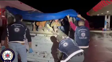 Hatay'da tır dorsesinde 12 kaçak göçmen yakalandı : 4 kişi tutuklandı