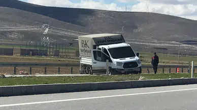 Konya'da kamyonet bariyerlere çarptı, 1 kişi yaralandı