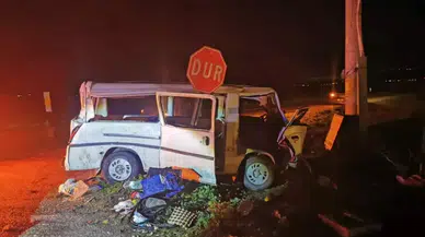 Bursa'da minibüs ile kamyon çarpıştı : Yaralılar var