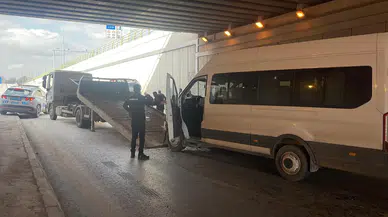 Konya'da servis aracı ve otomobil çarpıştı : 5 kişi yaralandı