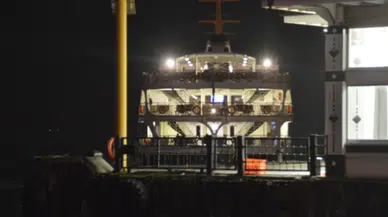 Şehir hatları vapurunda panik anları! Bir kişi vapurdan denize düştü