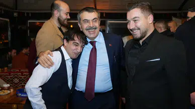 Bakan Tekin, Erzurum'da iftar sonrası gençlerle buluştu