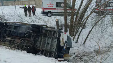 Muş'ta işçi servisi şarampole devrildi : 6 kişi yaralandı