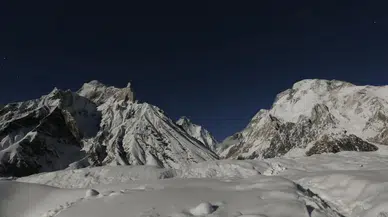 Pakistan'da dağcı buz duvarından düşüp hayatını kaybetti