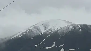 Hakkari Yükseova'da kar etkisi : Kar kalınlığı merkezde 1 metre oldu