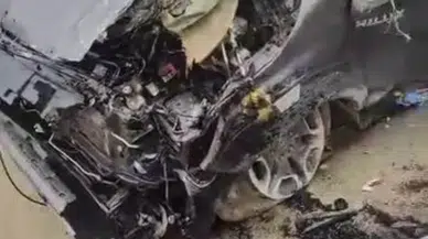 Diyarbakır'da pick-up bariyerlere çarptı : 2 kişi yaralandı