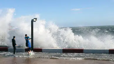 Meteoroloji Genel Müdürlüğü'nden uyarı :  Denizlerde fırtına bekleniyor
