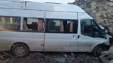 Aksaray'da işçi servisinde kaza : 2'si ağır 14 kişi yaralandı