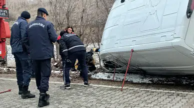 Çorum Alaca'da panelvan araç yan yattı : 1 yaralı