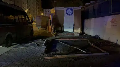 Eskişehir'de otomobil ATM'ye çarptı : 2 kişi yaralandı