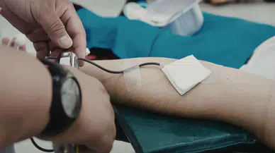 Kan aldırmak orucu bozar mı? Diyanet’ten tahlil ve kan bağışı açıklaması: Oruçluyken kan verilir mi?