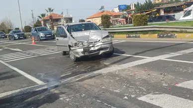 Manisa'da otomobiller çarpıştı : 2'si çocuk 5 yaralı