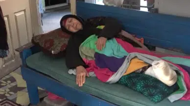 Adana’da evi su basan yaşlı kadın kurtulmaya çalışırken düşerek ayağını kırdı