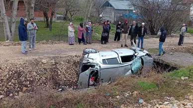 Tokat'ta kaza : Araç kanala devrildi
