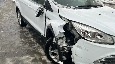 Bitlis'te kar yağışı nedeniyle zincirleme kaza oldu