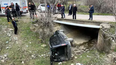 Amasya'da kamyonet menfeze devrildi : Yaralılar var
