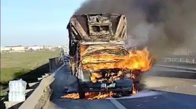 Tekirdağ'da kamyonet aniden alev aldı!