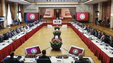 TBMM Başkanı Kurtulmuş, komisyon raporu için parti temsilcileriyle görüştü