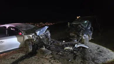 Diyarbakır'da iki otomobil çarpıştı : 5 ölü, 2 yaralı