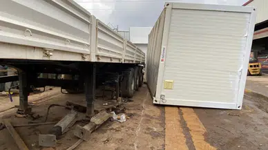 Kocaeli'de korkunç kaza : İşçi, konteyner ile tır dorsesi arasında sıkıştı