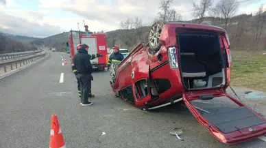 Bilecik’te otomobil takla attı : 4 kişi yaralandı