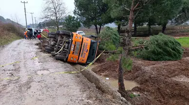 Balıkesir'de devrilen beton mikseri ağaçları yıktı : 22 yaşındaki işçi öldü