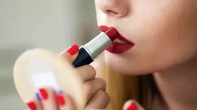 Ruj sürmek orucu bozar mı? Diyanet açıkladı