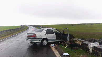 Şanlıurfa Siverek'te feci kaza : Otomobil köprü duvarına çarptı, 5 yaralı