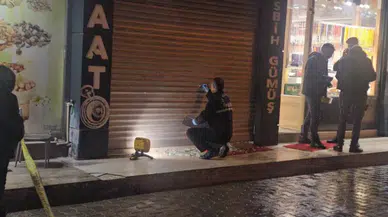 Elazığ'da dükkana silahlı saldırı : 9 el ateş edildi